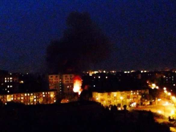 Вечерние бои в Донецке: авиация наносит удары, горят дома, много раненых, нужна донорская кровь (видео)  | Русская весна