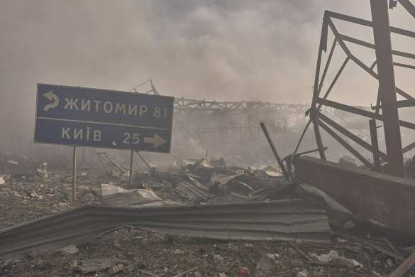 Страшные разрушения: кадры с места огромного взрыва склада ракет под Киевом, где погибли 37 человек (ФОТО) | Русская весна