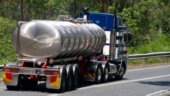 Немецкий дальнобойщик пытался украсть морскую воду в Италии | Русская весна