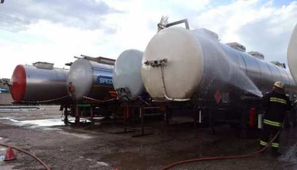 Угроза экологической катастрофы в Северодонецке: на таможенном складе из цистерн вытекает ядовитый метанол | Русская весна