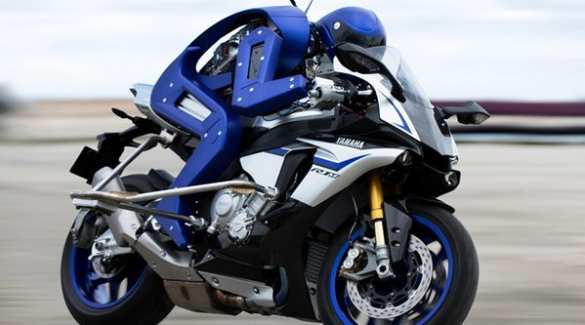 Робот-мотогонщик бросил вызов чемпиону мира (ВИДЕО) | Русская весна