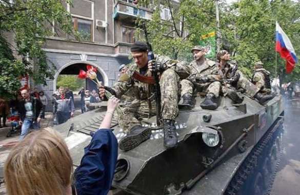 Полевая почта: добровольцы передают привет в Россию из Луганского аэропорта (видео) Полевая почта: добровольцы передают привет в Россию из Луганского аэропорта (видео) | Русская весна