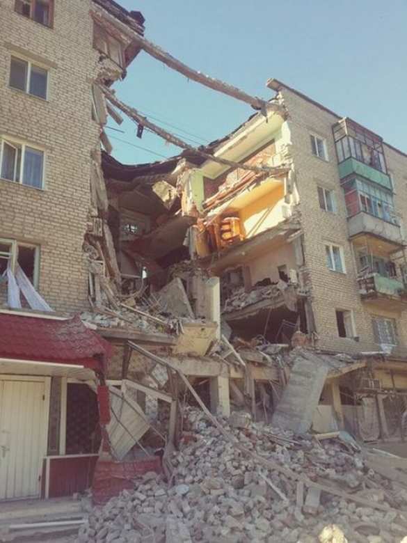 Приказ не оставить камня на камне: разрушенную Николаевку фашисты продолжают обстреливать (фото-лента + видео) Приказ не оставить камня на камне: разрушенную Николаевку фашисты продолжают обстреливать (фото-лента, видео, адреса бомбоубежищ) | Русская весна