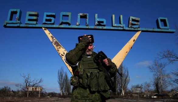 Дебальцево: Ольхон осматривает авто украинского подполковника (ВИДЕО +18) | Русская весна