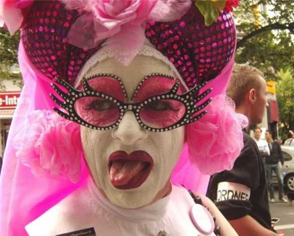 Кличко попросил не проводить парады извращенцев до окончания боевых действий Кличко попросил не проводить парады извращенцев до окончания боевых действий | Русская весна