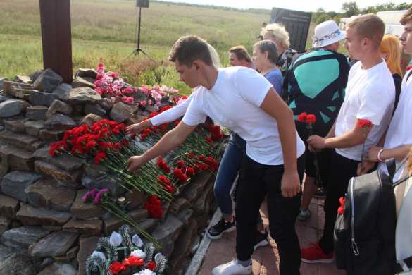 «Чтобы их смерть была не напрасной» — откуда на Донбассе свежие братские могилы (ФОТО) | Русская весна