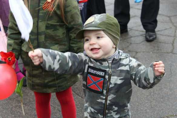 Военные ДНР не оставляют детей без поддержки (ВИДЕО) | Русская весна