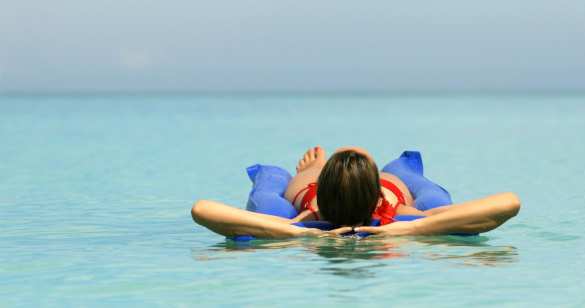 Поплавала 20 часов: россиянку унесло на матрасе в Средиземное море | Русская весна