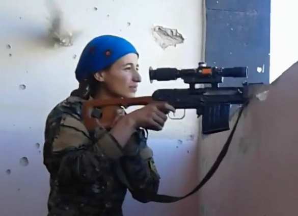 На волосок от смерти: Снайперская дуэль девушки и боевика в «столице» ИГИЛ (ВИДЕО) | Русская весна