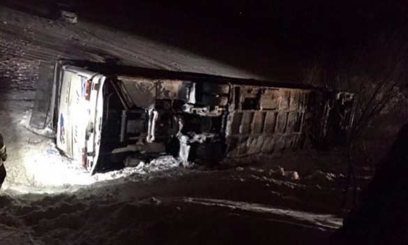 Под Днепропетровском перевернулся автобус с детьми, есть пострадавшие (ФОТО) | Русская весна