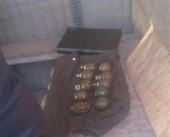 Две львовянки везли из «АТО» десять гранат (ФОТО) | Русская весна