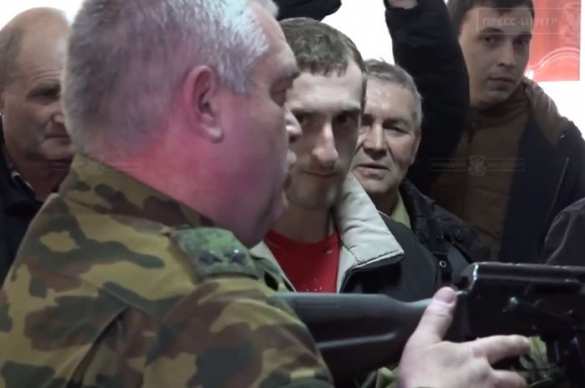 Добровольцы вступают в Народную Милицию ЛНР (ВИДЕО) | Русская весна