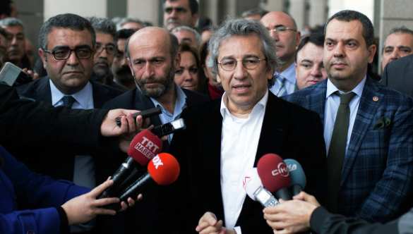 Джан Дюндар и Эдем Гюль, арестованные турецкие журналисты Госдеп недоволен арестом журналистов в Турции (ВИДЕО) | Русская весна