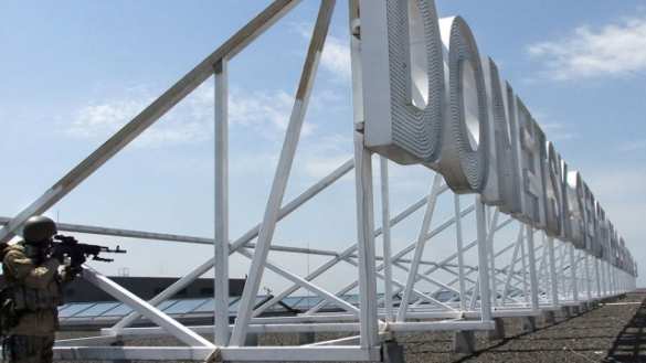 Аэропорт Донецка: бои, минометные дуэли и позиции ВСУ — вид с беспилотника (спецрепортаж Г. Филлипса) | Русская весна