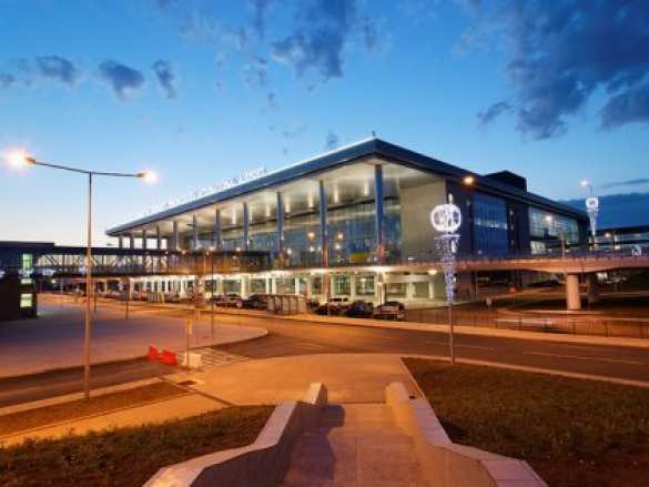 МОЛНИЯ: Донецкий «Беркут» возглавил группу протестующих граждан, которые пытаются взять под контроль здание Донецкого аэропорта | Русская весна