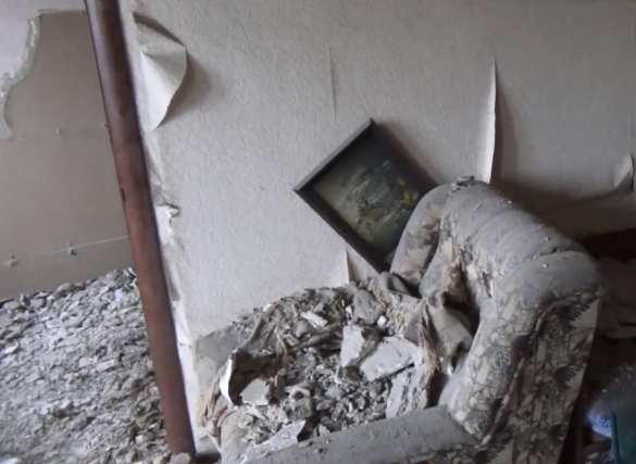 Украинская артиллерия превратила в руины детскую больницу и жилые дома (видео) | Русская весна