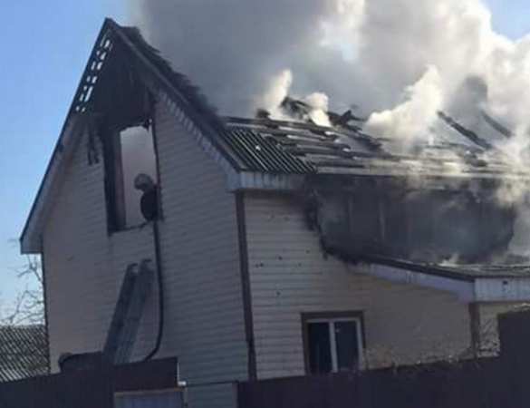 МОЛНИЯ: Донецк под обстрелом, горит дом (ФОТО) | Русская весна