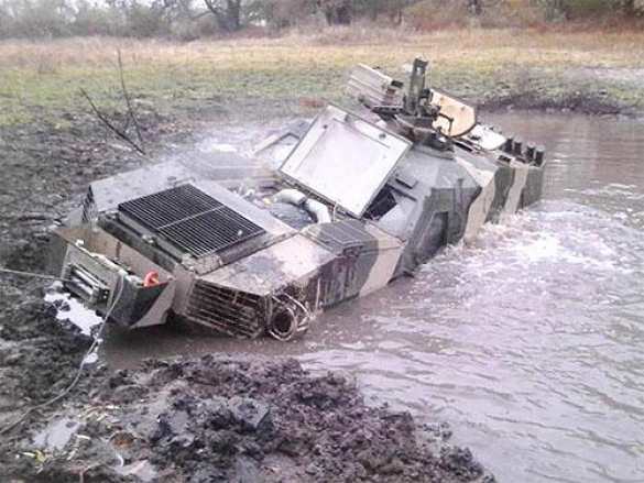 Украинские военные утопили в болоте новейший броневик «Дозор-Б» (ФОТО) | Русская весна