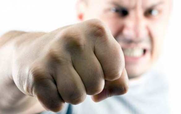 Парень жёстко избил военкома в Житомире (ВИДЕО) | Русская весна