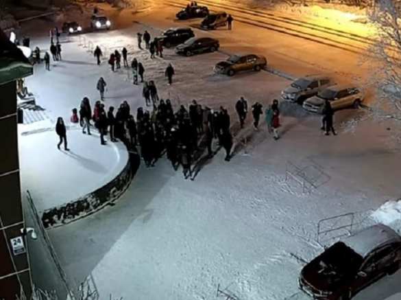 После дискотеки 12+ в Апатитах группа школьников зверски избила полицейских (ВИДЕО) | Русская весна