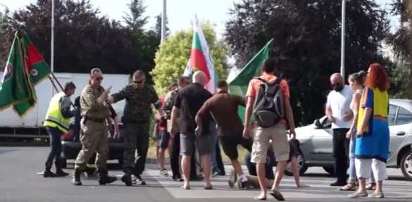 Болгары избили украинцев и литовцев, протестовавших против России (ВИДЕО) | Русская весна