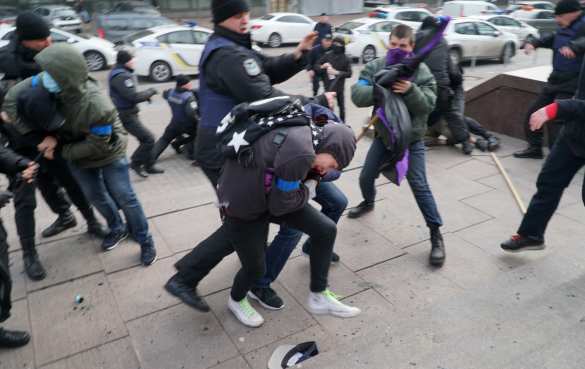 Дикий Киев: на участников «марша феминисток» напали с кефиром и зеленкой (ФОТО, ВИДЕО) | Русская весна