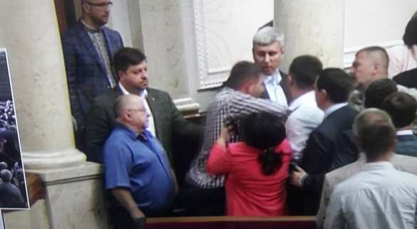 «Парасюк уже не тот»: скандальному нардепу разбили лицо в Раде (ФОТО) | Русская весна