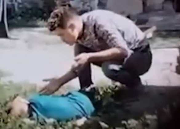 Ставили на спину кирпичи и пихали в рот песок: новые издевательства над русским ребёнком в Казахстане (ВИДЕО) | Русская весна