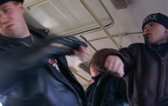 В Екатеринбурге мигранты избили педагога и её дочь (ВИДЕО) | Русская весна