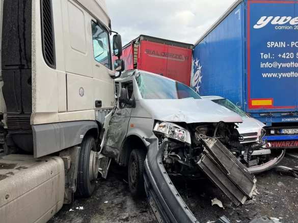 Десятки битых машин: масштабное ДТП в Чехии заблокировало одну из главных трасс (ФОТО, ВИДЕО) | Русская весна