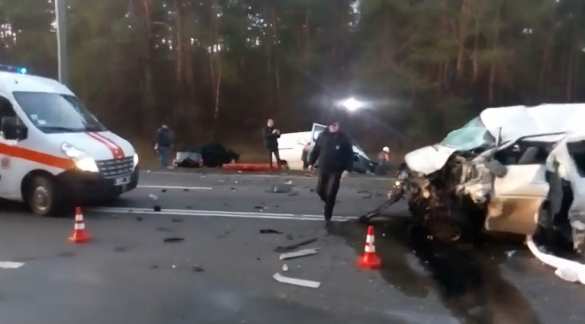 Жуткое ДТП под Киевом: разбиты пять машин, погиб младенец (ВИДЕО) | Русская весна