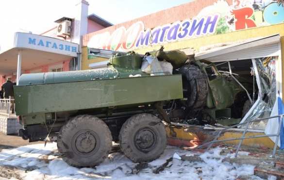 Бензовоз ВМФ Украины врезался в зоомагазин, есть погибший (ФОТО, ВИДЕО) | Русская весна