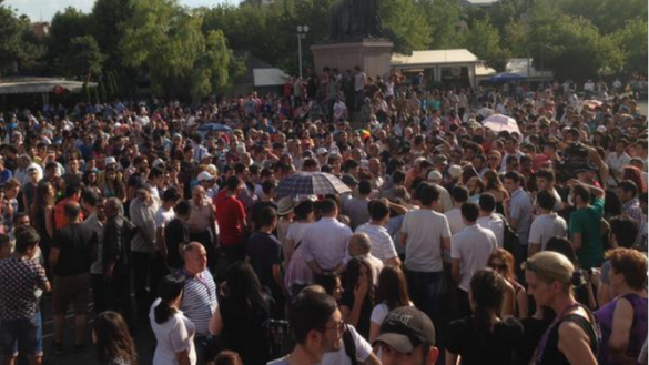 В Ереване продолжается Майдан (ПРЯМАЯ ТРАНСЛЯЦИЯ) | Русская весна