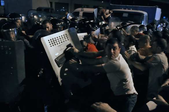 В Ереване полиция разогнала демонстрацию (ФОТО, ВИДЕО) | Русская весна