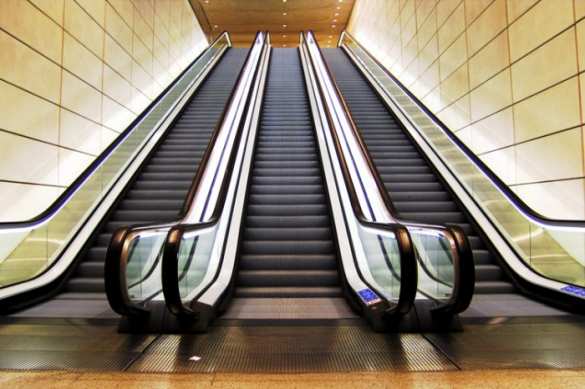 Немецкие супермаркеты начали отключать эскалаторы для экономии электроэнергии — Bild | Русская весна