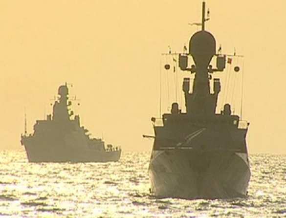 Американский эсминец не увидел в российском сторожевике «помеху справа» (ВИДЕО) | Русская весна