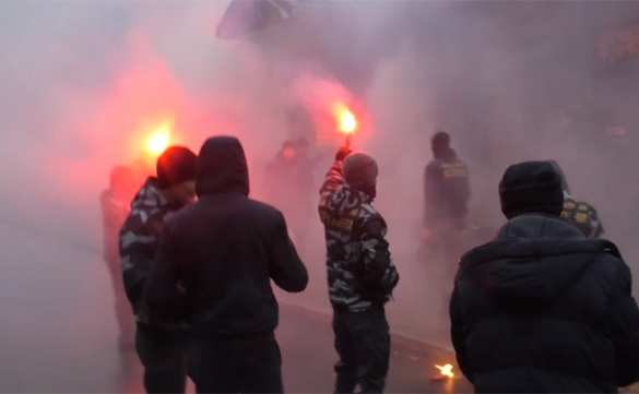 «Верные псы» Порошенко прорвались через полицейский кордон к Администрации президента (ФОТО, ВИДЕО) | Русская весна