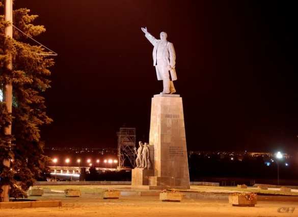 Хроники войны с памятниками на Украине: в Запорожье замышляют, в Кривом Роге уже снесли (видео) | Русская весна