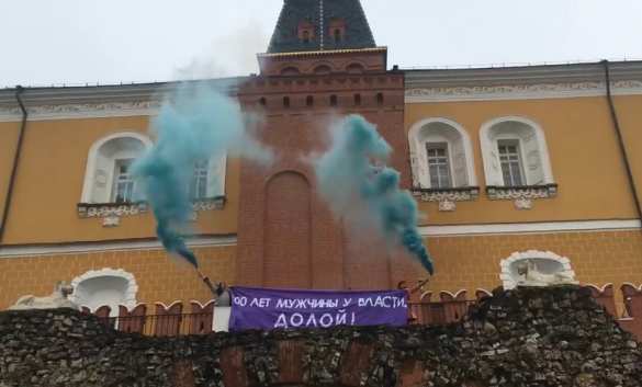 Весеннее обострение — московские феминистки штурмовали стены Кремля (ФОТО, ВИДЕО) | Русская весна