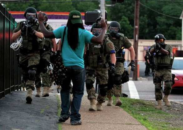 Януковичу они запрещали использовать силу против вооруженной толпы, а у себя беспорядки подавляют армией и бронетехникой | Русская весна