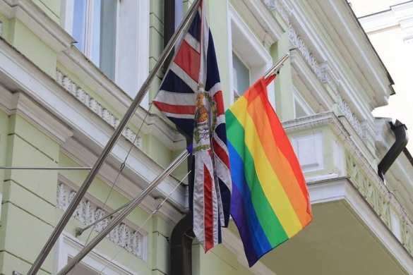 Совет британского города Абингдон отказался вывесить над ратушей радужный флаг, — СМИ | Русская весна