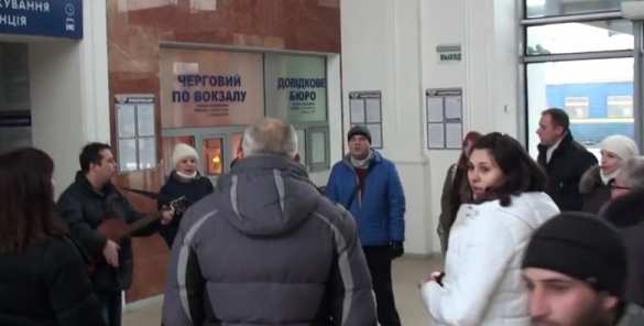 Мы ведь целую вечность собираемся жить: Краматорск присоединился к песенному флешмобу (ВИДЕО) | Русская весна