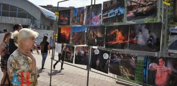 Выставка с фотодоказательствами преступлений Киева на Донбассе открылась в Макеевке (ФОТО) | Русская весна