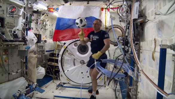 Космонавты провели финал ЧМ в невесомости (ВИДЕО) | Русская весна