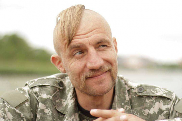 «Вертит на причинном месте флаг Украины»: в Сети высмеяли памятник с голым нардепом (ФОТО) | Русская весна