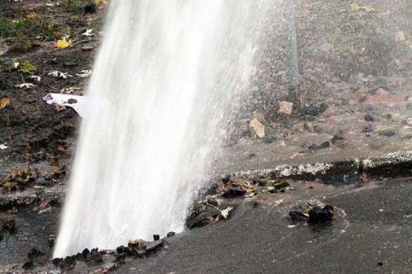 В Киеве из-под земли забил «гейзер» (ВИДЕО 18+) | Русская весна