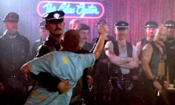 Украинский полицейский-«лизун» взрывает социальные сети (ВИДЕО) | Русская весна