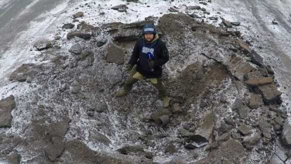 После «Урагана» в Горловке на улицах огромные воронки, город замерзает без отопления (ФОТО) | Русская весна