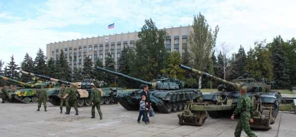 Армия ДНР отмечает «День танкиста», демонстрируя собственную и трофейную технику (ФОТО-ВИДЕОРЕПОРТАЖ) | Русская весна