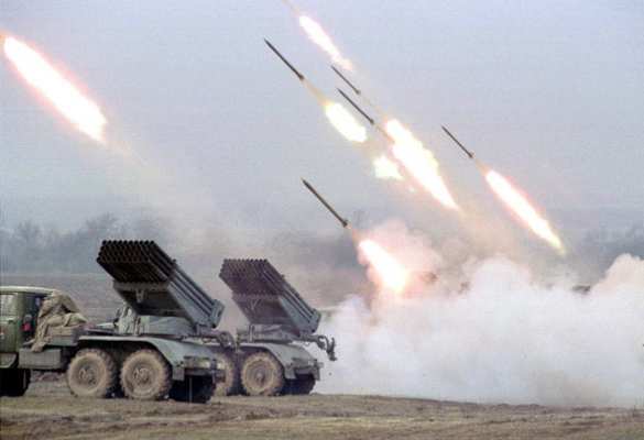 Kiev forces shell Donetsk northern outskirts with MRLS "Grad" | Русская весна